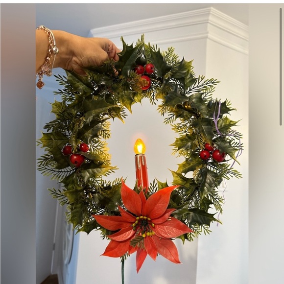 Vintage Christmas Wreath - Picture 5 of 16